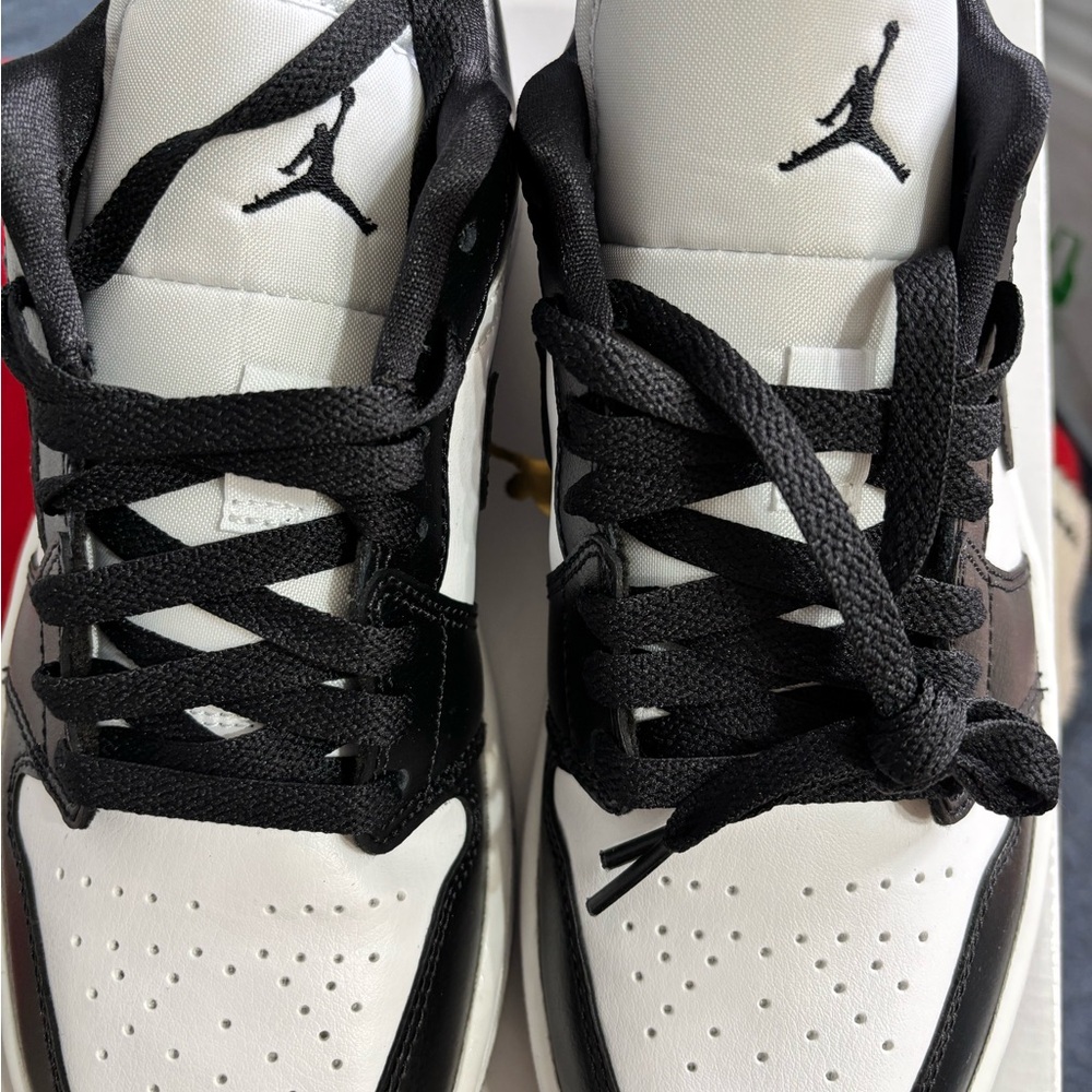 Jordan retro 1 low women’s  Black and White Sneakers